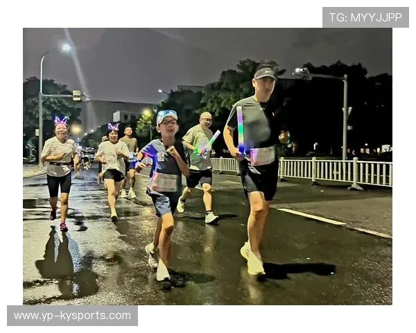 夜色中快闪跑，点亮城市的运动夜景，夜跑夜景的说说